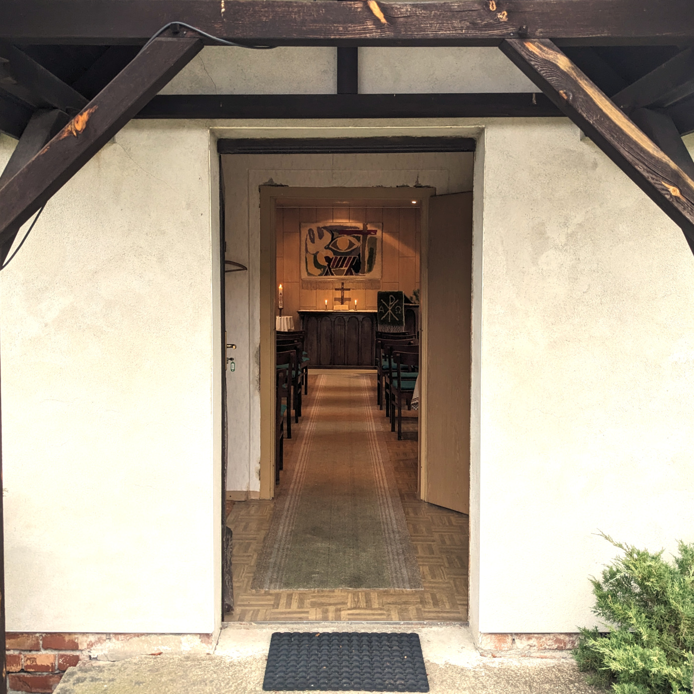 Eingang in die alte Kapelle in Merzdorf
